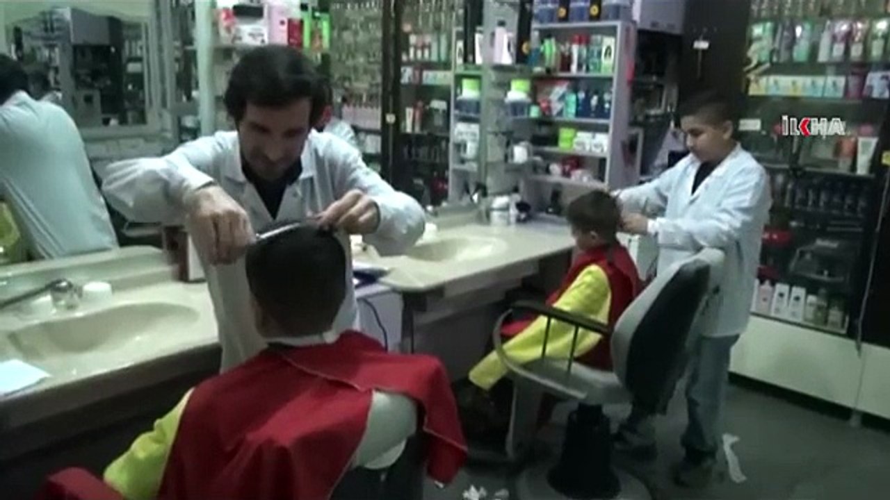 Kızıltepeli kuaför başarılı öğrencileri bedava tıraş etti  MARDİN