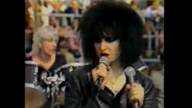 SIOUXSIE & THE BANSHEES – SPELLBOUND Lip sync ('Rockpop' show, ZDF German TV, 23 Nov 1981)