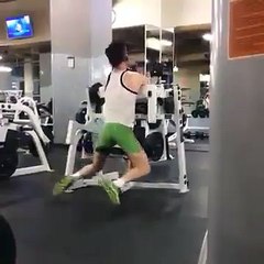 NO NO , I Cant Do This,  i never seen such style in my life ever!