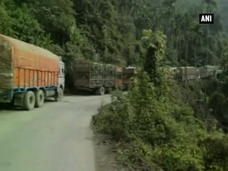 Hundreds of vehicles stranded due to dilapidated condition of NH-44
