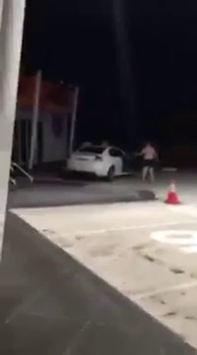 Robbery Gone Wrong - 2 Guys witness Robbery, take Thieves car keys and chase him!