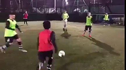 Le petit pont magnifique de ce gamin et la réaction de sa victime