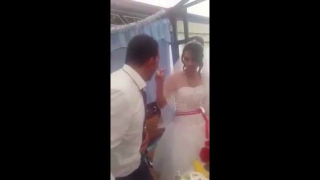 Pauvre mariée frappée lors de la cérémonie