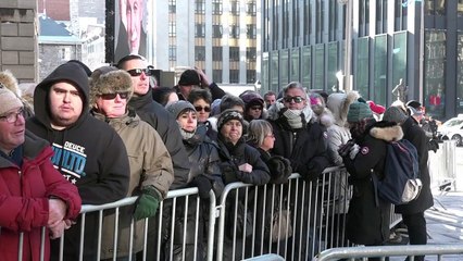 Montréal: les fans de Céline Dion pleurent René Angélil