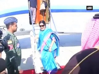 Sushma Swaraj calls on King of Bahrain Hamad bin Isa Al Khalifa