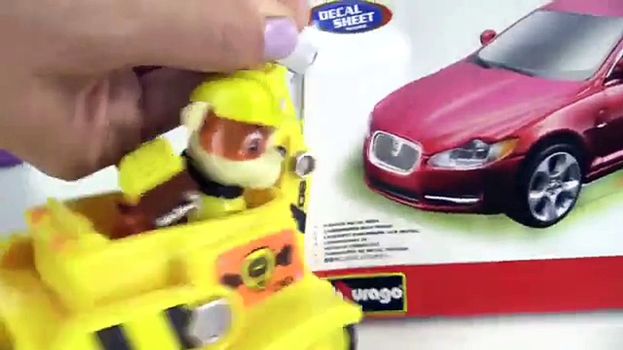 Çizgi Film - Paw Patrol - Rubble ve Chase  Jaguar XF  araba yapıyor