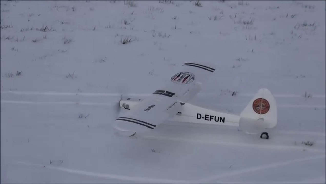 Multiplex FunCub short take-off and landing