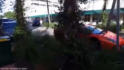 Cette Lamborghini prend feu en pleine rue