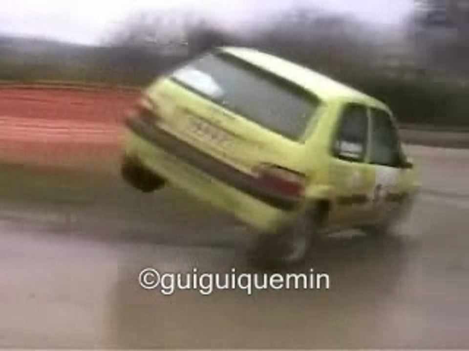 Saxo en rally