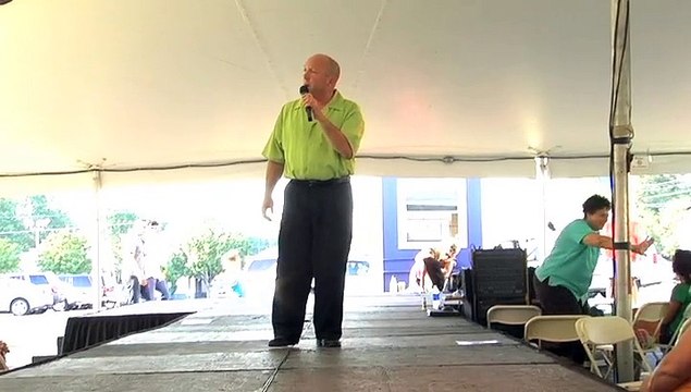 Danny McCorkle sings 'When My Blue Moon Turns To Gold Again' Elvis Week 2008