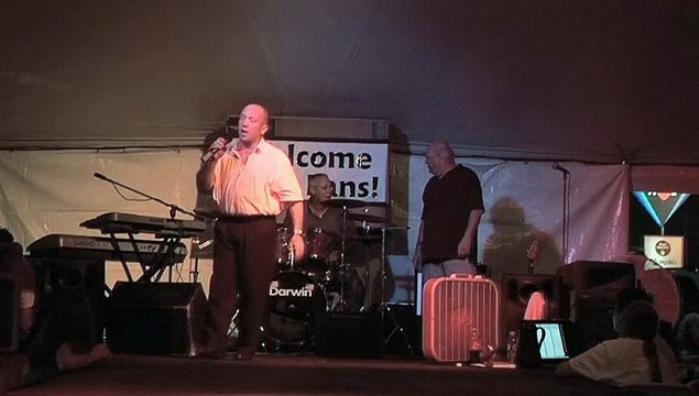 Danny McCorkle sings 'Words' Elvis Week 2007