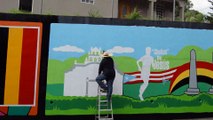 Mr. Vives Painting the murial - Mr. Vives pintando el Mural