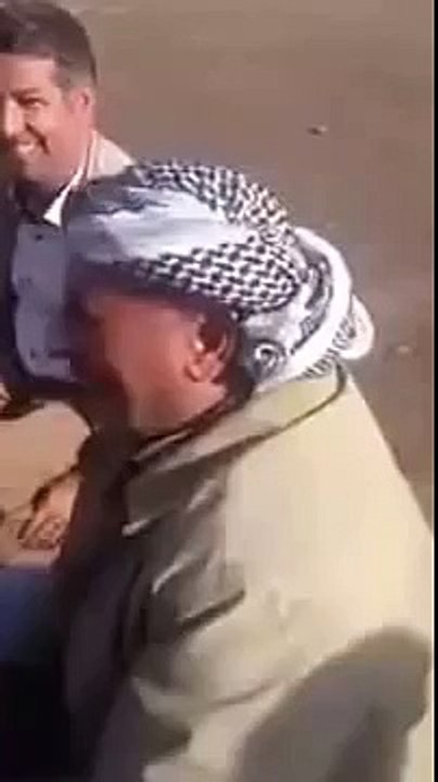 kürtçe şarkı söylerken polisi görünce ölürüm türkiyem şarkısına geçti