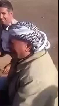 kürtçe şarkı söylerken polisi görünce ölürüm türkiyem şarkısına geçti