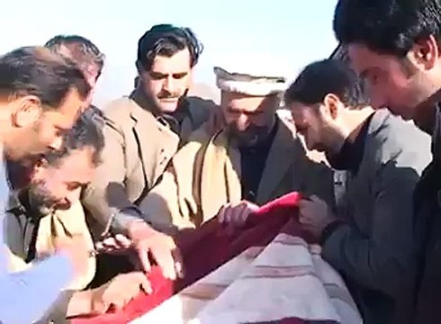 Namaz-e-Janaza Of Shaheed Student Of Bacha Univeristy.Watch How Victim Parents Hugging & Loving Pak Army