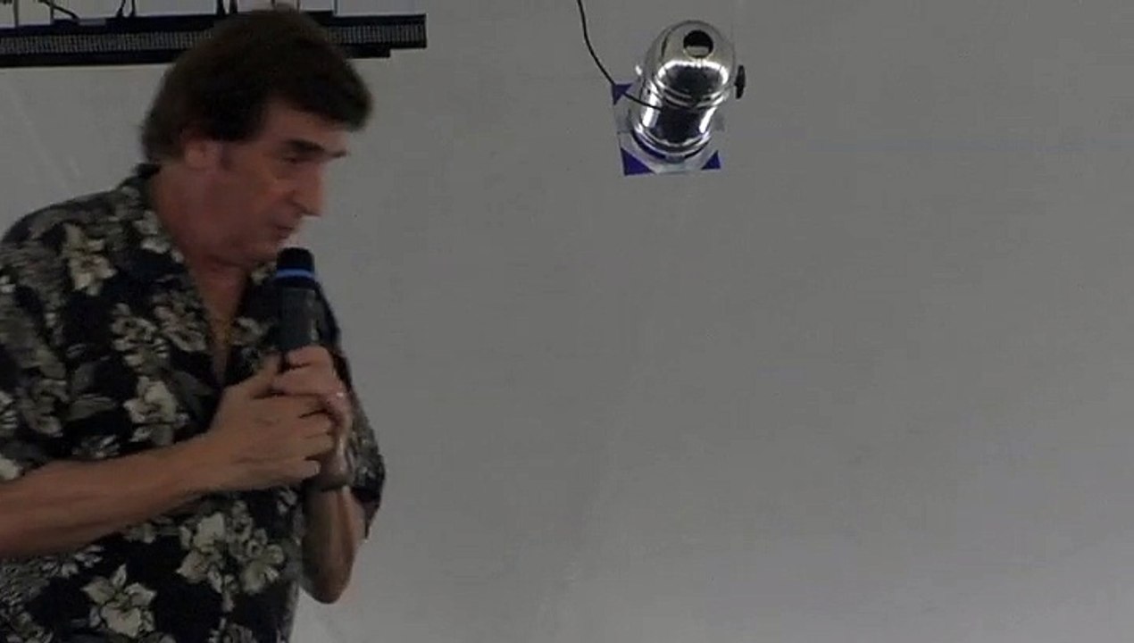 Gary Abbott sings 'Viva Las Vegas' Elvis Week 2010