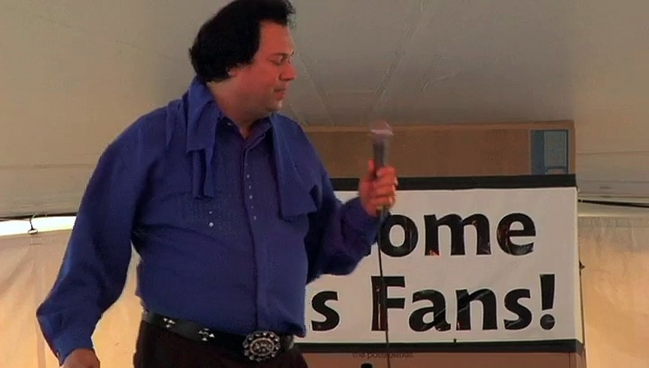 Jeff Walker sings 'Proud Mary' Elvis Week 2007