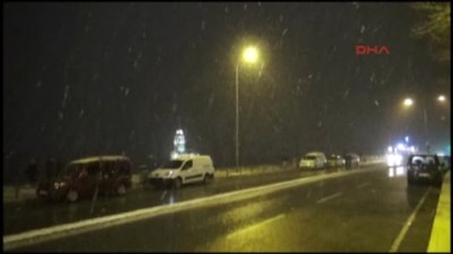 İstanbul'da Kar Yağışı Gece Saatlerinde Etkisini Arttırdı