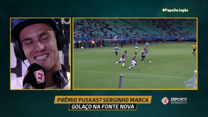 Serginho ouve a narração do seu golaço na Fonte Nova