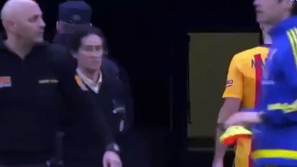 Lionel Messi regaló su camiseta a un aficionado de Málaga