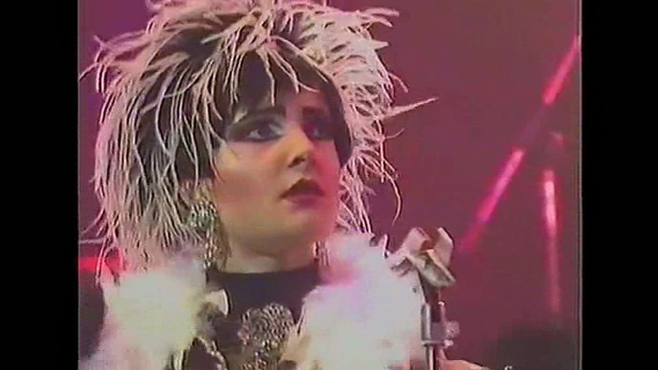 SIOUXSIE & THE BANSHEES – "S/F/T/E/O/T/W" Lip sync ('The Roxy', ITV UK, 21 July 1987)