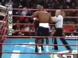 Mike Tyson vs Evander Holyfield, Tyson le muerde la oreja a Holyfield