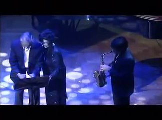 Visual Dr. M, Dr. Siti Hasmah berduet viral di media sesawang