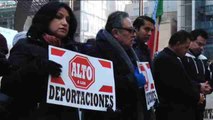 Decenas de personas piden en Chicago el fin de las deportaciones