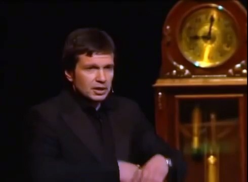 В Соловьёва кинули яйцо. Владимир достойно вышел из неудобного положения