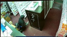 Deux hommes pénètrent dans une pharmacie et vole des médicaments