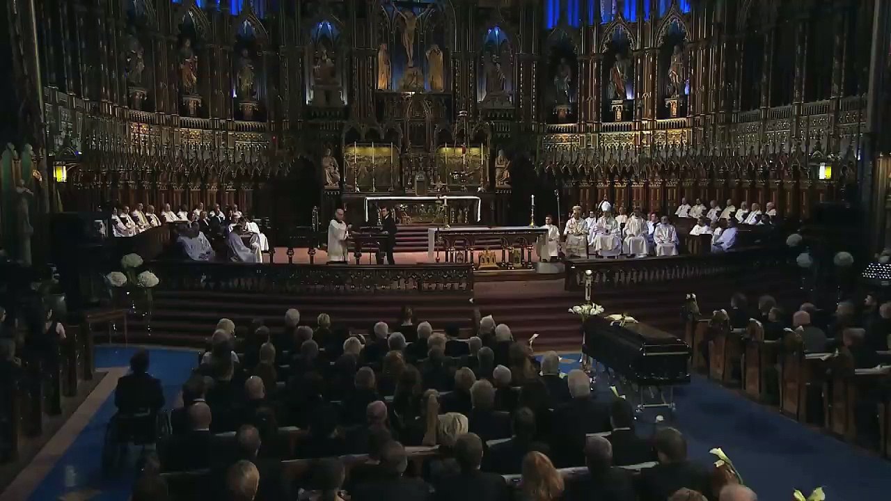 Derniers adieux :   René-Charles rend hommage à son père, René Angélil.