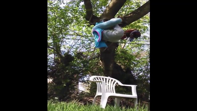 Une belle méthode pour casser les chaises de jardin