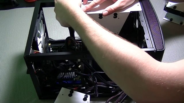 How to Build a FreeNAS Home Server in Fractal Node 304: Part 6 HDD Install & Cable Managem