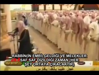 Kabe İmamı Fecr Suresini Okurken