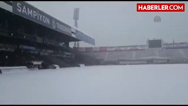 Hüseyin Avni Aker Stadı'nda 15 Santimetrelik Kar