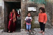 Suriyeli Kardeşler Üç Odalı Evde 45 Çocukla Yaşam Mücadelesi Veriyor