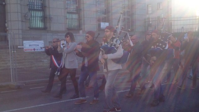 Le cortège rue du château