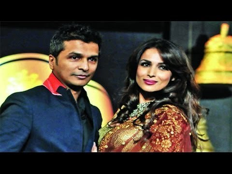 Malaika Arora Show Stopper For Vikram Phadnis @ Blenders Pride Fashion Show