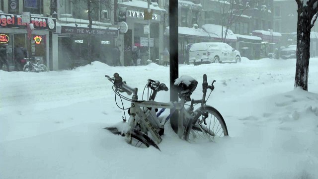 US-Ostküste versinkt im Schnee - mehrere Tote
