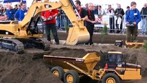 XXL RC CONSTRUCTION SITE BIG SCALE MODEL DUMP TRUCKS AND EXCAVATOR IN ACTION AMAZING !!!