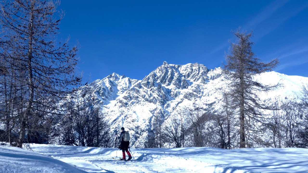 Ski de randonnée nordique vers le vallon de Narreyroux