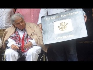 Shashi Kapoor get Emotional on his Handprint Tile Launch