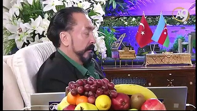 Çanakkale savaşında 200 bin kişiyi şehit edenleri Şafak Ayini diye törenle karşılamak normal değil.