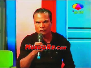 El internacional Mamola se arrodilla ante Danilo medina y le pide lo siguiente en camaras