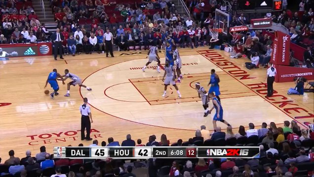 L'incroyable chase-down block de Salah Mejri sur James Harden 