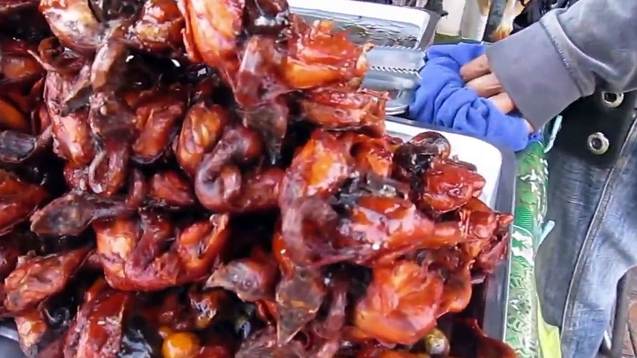 Cambodian foods selling along the road in Phnom Penh | Street food in Cambodia