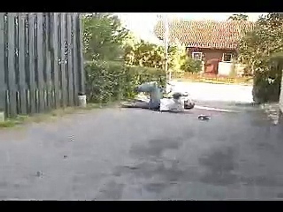 funny - guy crashes on miniskate