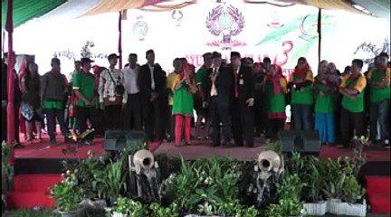 KEPUTUSAN MENJADI NASABAH BANK SYARIAH DAN NON BANK SYARIAH