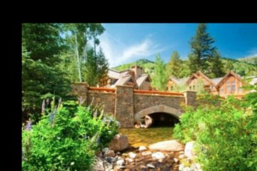 18 Billionaire Homes: Rare Photos Inside