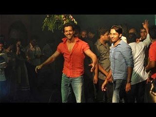 Hrithik Roshan Visits Dahi Handi For Fans | Against Doctors Advice